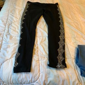 HUE PULL UP STRETCH LEGGINGS WITH ADORNMENTS DOWN THE SIDES…MEDIUM
